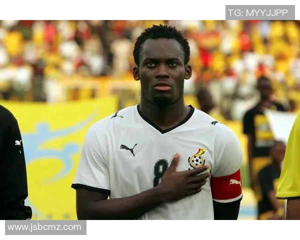 足球球星女装变身惊艳登场 展现独特魅力与时尚风采